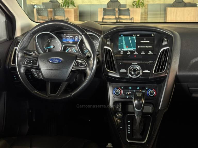 FORD - FOCUS - 2018/2019 - Prata - R$ 86.900,00
