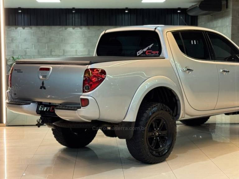 MITSUBISHI - L200 TRITON - 2009/2010 - Prata - R$ 103.900,00