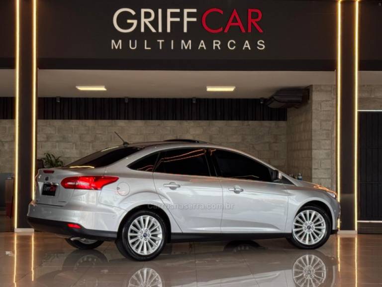 FORD - FOCUS - 2018/2019 - Prata - R$ 86.900,00