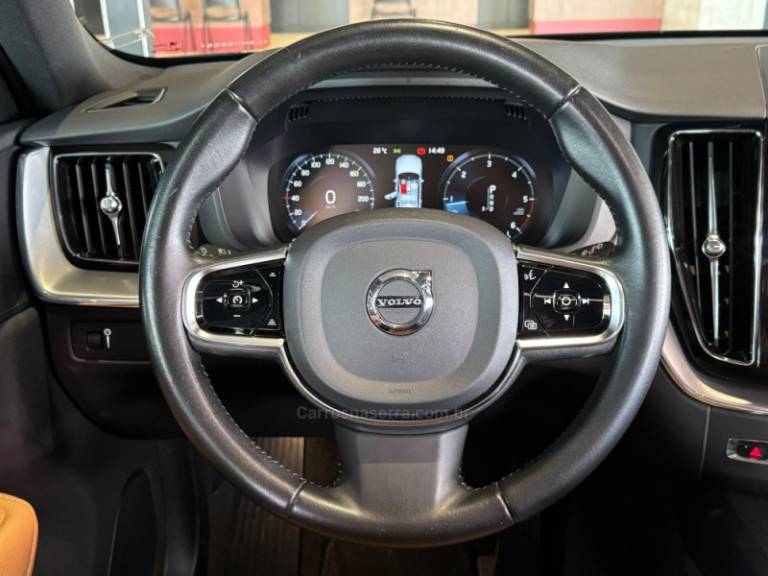 VOLVO - XC60 - 2019/2020 - Preta - R$ 189.900,00