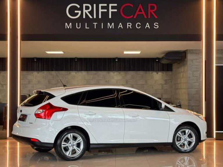 FORD - FOCUS - 2014/2015 - Branca - Sob Consulta