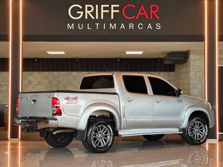 TOYOTA - HILUX - 2013/2014 - Prata - R$ 149.900,00