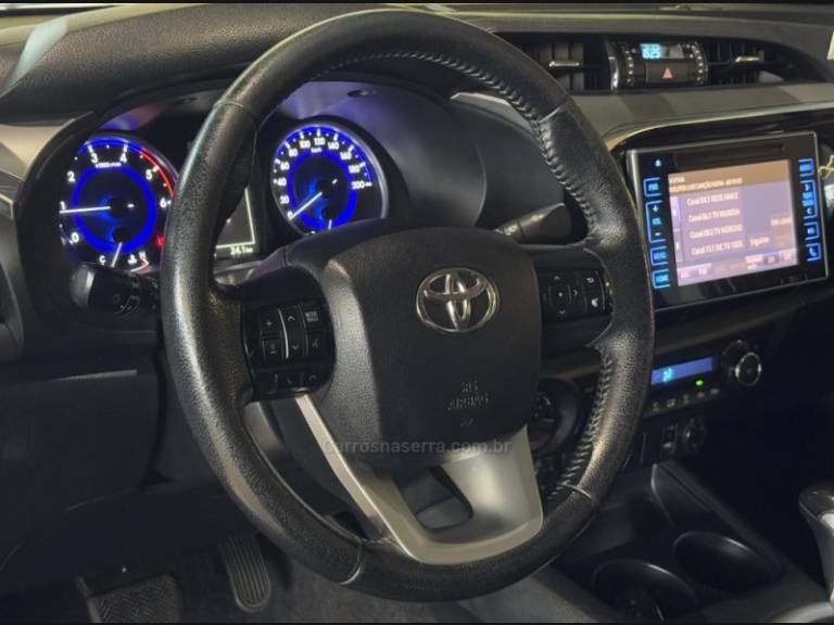 TOYOTA - HILUX - 2015/2016 - Preta - R$ 199.900,00