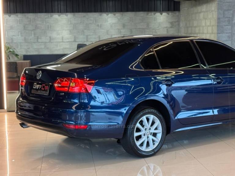 VOLKSWAGEN - JETTA - 2011/2012 - Azul - R$ 59.900,00