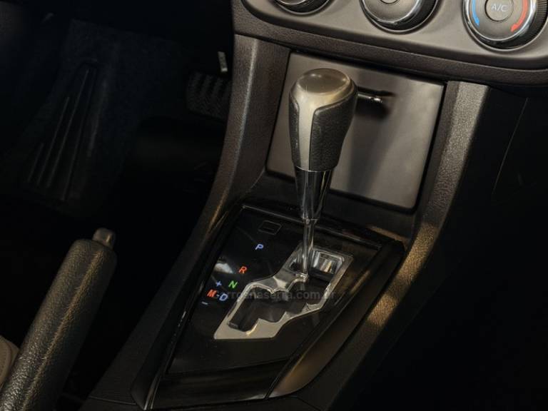 TOYOTA - COROLLA - 2016/2017 - Preta - R$ 83.900,00