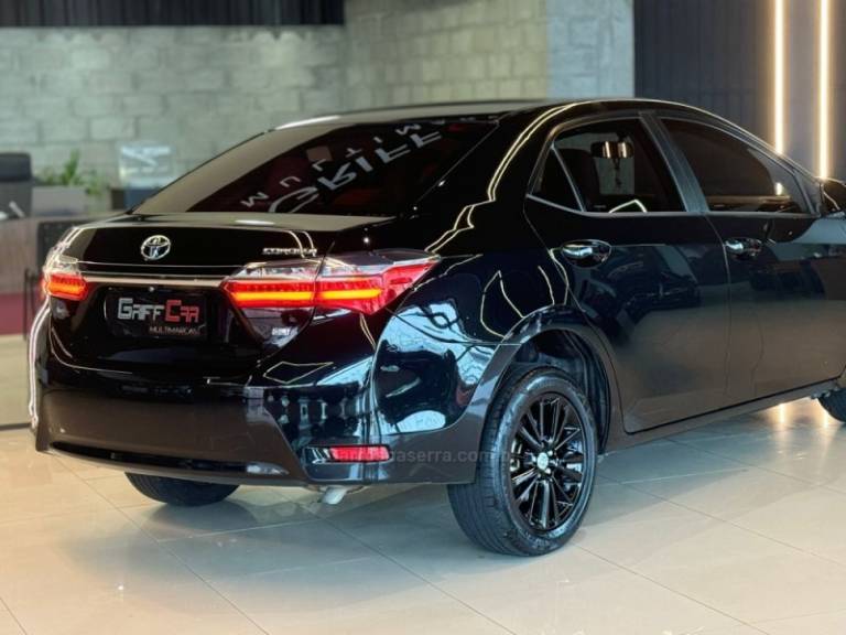 TOYOTA - COROLLA - 2018/2019 - Preta - R$ 91.900,00