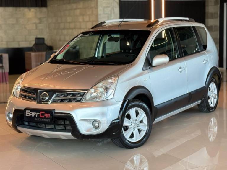 NISSAN - LIVINA - 2013/2014 - Prata - R$ 45.900,00