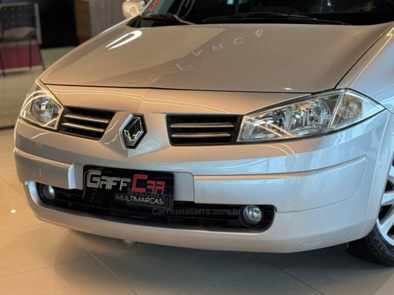 RENAULT - MÉGANE - 2011/2011 - Prata - R$ 35.900,00
