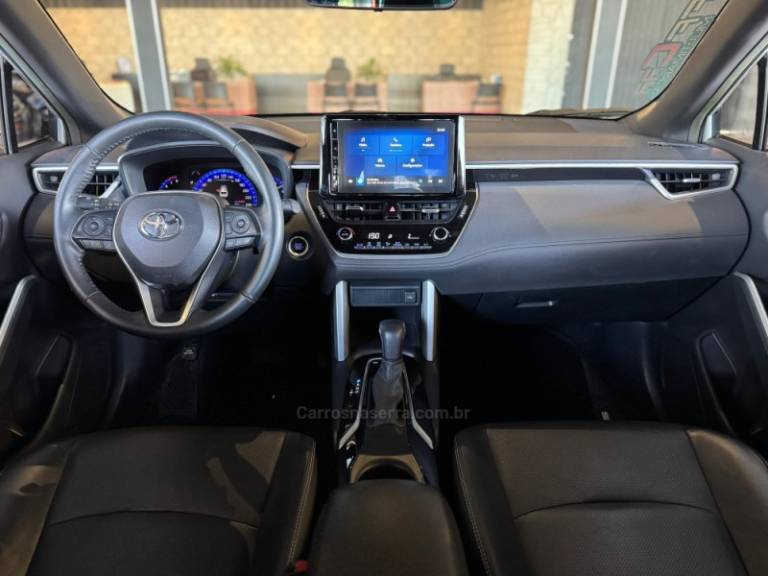 TOYOTA - COROLLA - 2022/2023 - Prata - R$ 148.900,00