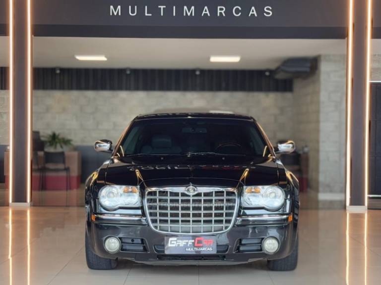 CHRYSLER - 300 C - 2006/2007 - Preta - R$ 144.900,00