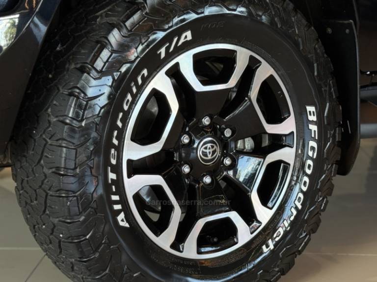 TOYOTA - HILUX - 2024/2024 - Preta - R$ 311.900,00