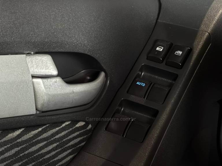 CHEVROLET - S10 - 2014/2014 - Prata - R$ 109.900,00