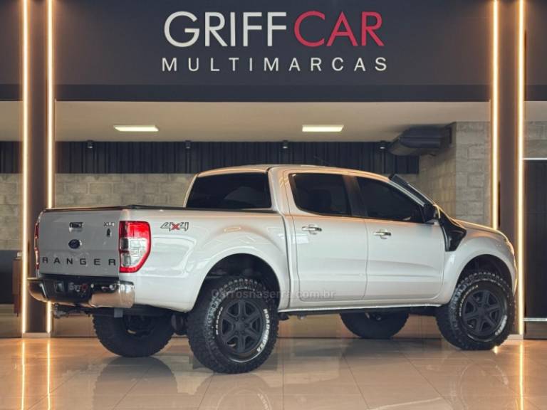 FORD - RANGER - 2013/2014 - Prata - R$ 121.900,00