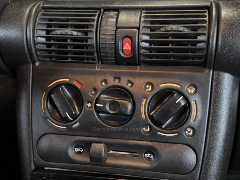 CHEVROLET - CORSA - 2003/2003 - Prata - R$ 32.900,00