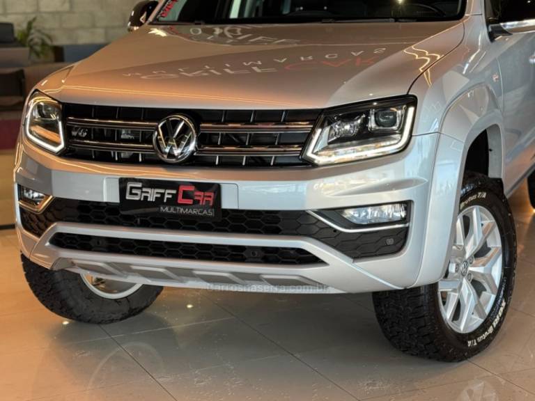 VOLKSWAGEN - AMAROK - 2017/2018 - Prata - R$ 147.900,00