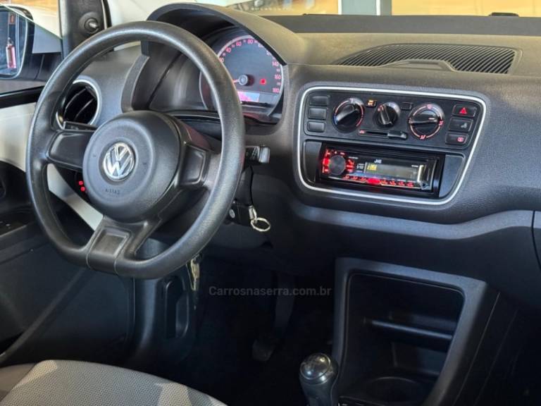 VOLKSWAGEN - UP - 2017/2017 - Branca - R$ 46.900,00