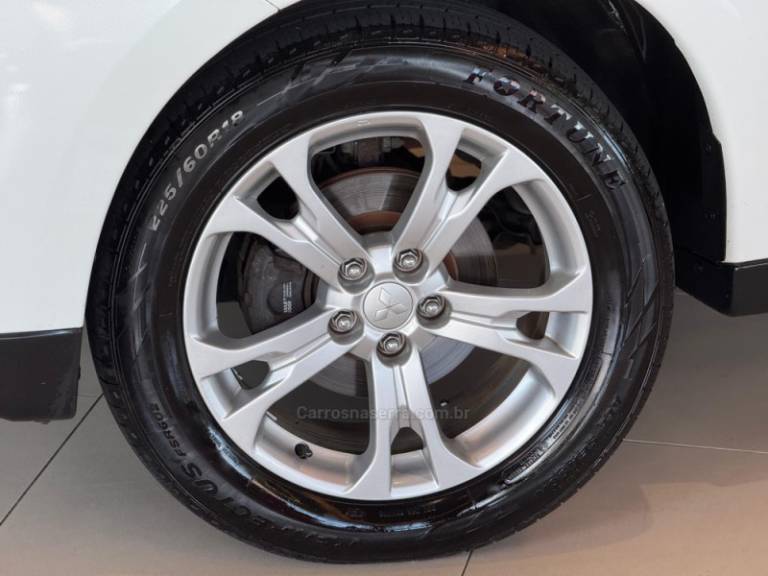 MITSUBISHI - OUTLANDER - 2013/2014 - Branca - R$ 81.900,00