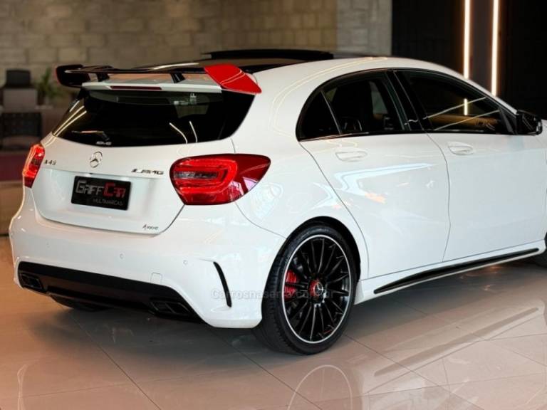 MERCEDES-BENZ - A 45 AMG - 2014/2015 - Branca - R$ 179.900,00