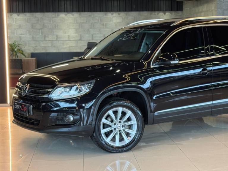 VOLKSWAGEN - TIGUAN - 2011/2012 - Preta - R$ 69.900,00