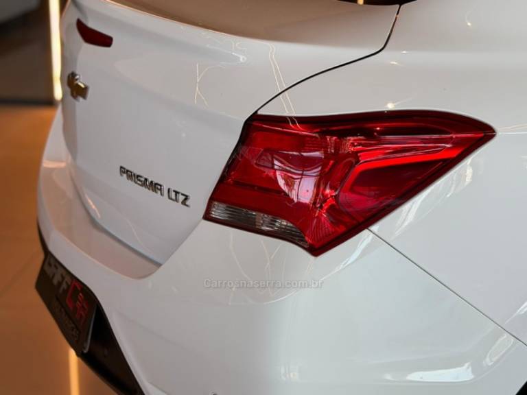 CHEVROLET - PRISMA - 2017/2017 - Branca - R$ 66.900,00