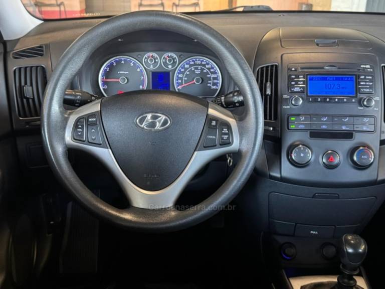 HYUNDAI - I30 - 2011/2012 - Prata - R$ 47.900,00