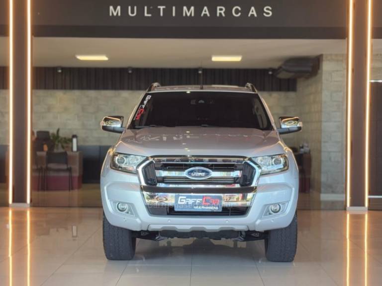 FORD - RANGER - 2017/2018 - Prata - R$ 153.900,00