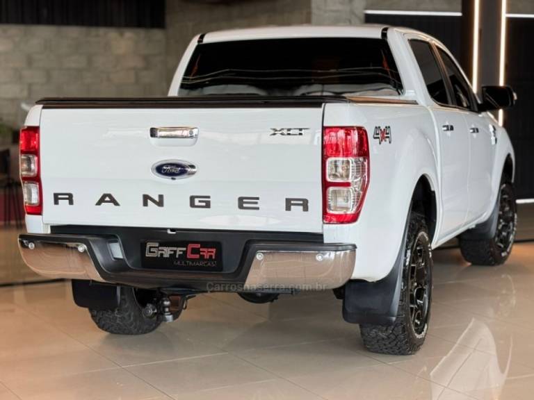 FORD - RANGER - 2016/2017 - Branca - R$ 147.900,00