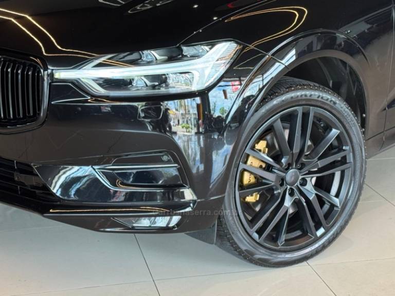 VOLVO - XC60 - 2019/2020 - Preta - R$ 189.900,00