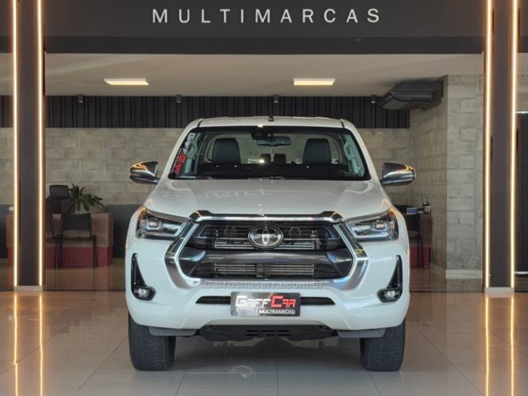 TOYOTA - HILUX - 2020/2021 - Branca - R$ 254.900,00