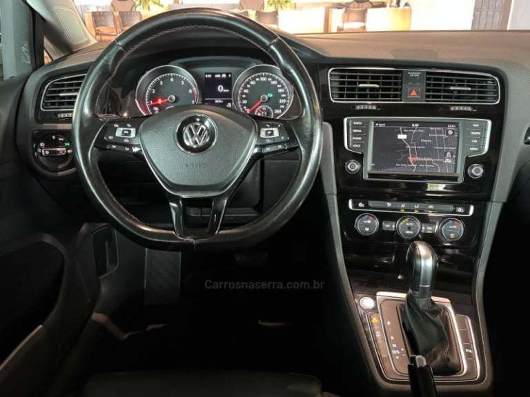 VOLKSWAGEN - GOLF - 2017/2017 - Branca - R$ 109.900,00
