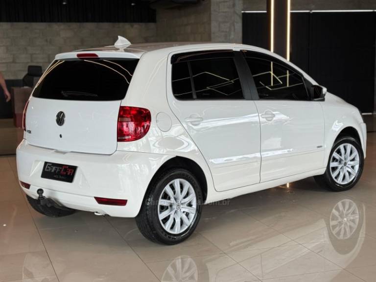 VOLKSWAGEN - FOX - 2013/2014 - Branca - R$ 41.900,00