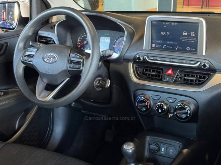 HYUNDAI - HB20 - 2023/2024 - Branca - R$ 72.900,00