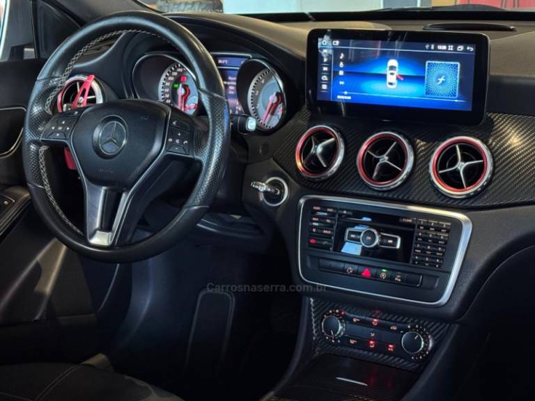 MERCEDES-BENZ - GLA 200 - 2014/2015 - Prata - R$ 89.900,00