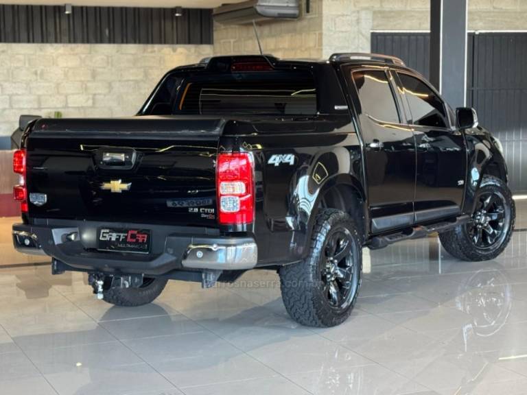 CHEVROLET - S10 - 2021/2022 - Preta - R$ 203.900,00