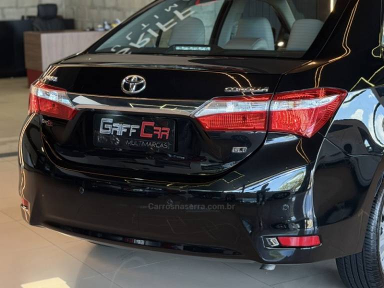 TOYOTA - COROLLA - 2016/2017 - Preta - R$ 83.900,00