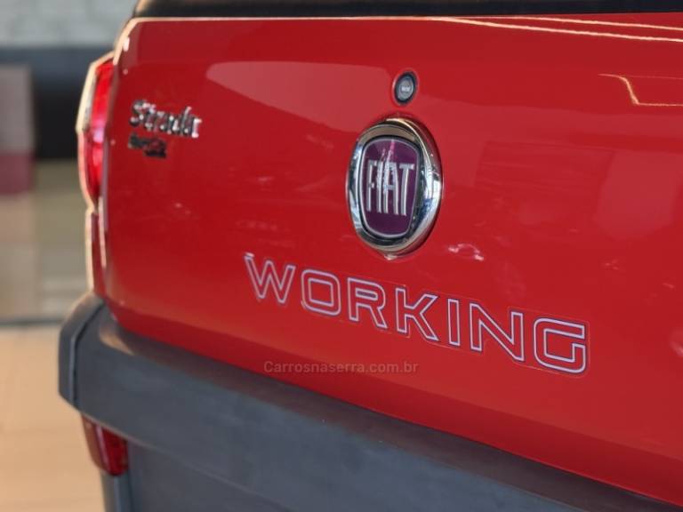 FIAT - STRADA - 2016/2017 - Vermelha - R$ 54.900,00