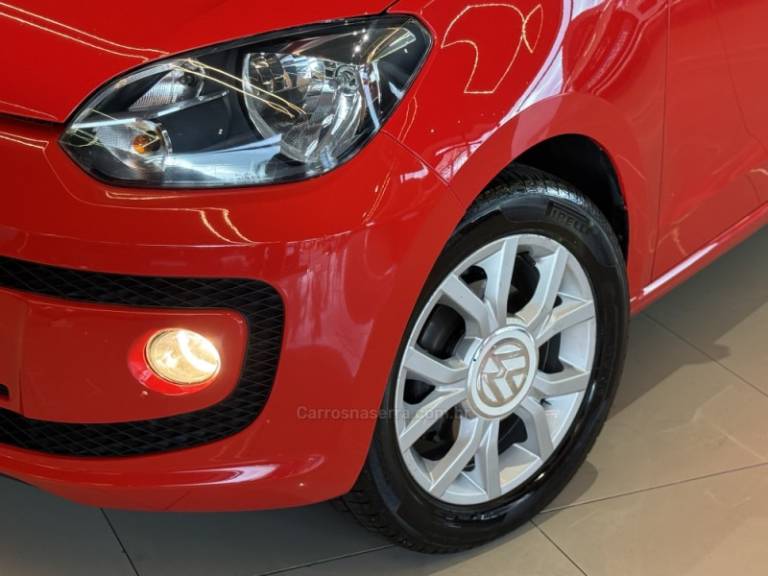 VOLKSWAGEN - UP - 2015/2016 - Vermelha - R$ 52.900,00