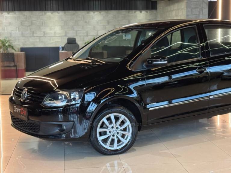 VOLKSWAGEN - FOX - 2013/2013 - Preta - R$ 43.900,00