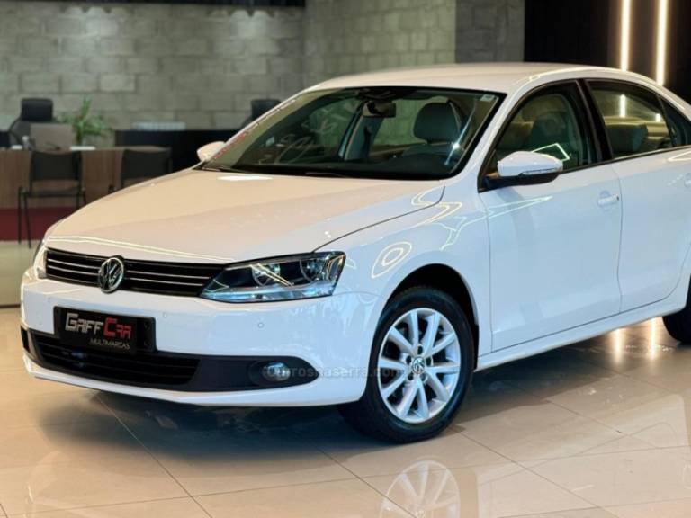 VOLKSWAGEN - JETTA - 2011/2012 - Branca - R$ 59.900,00