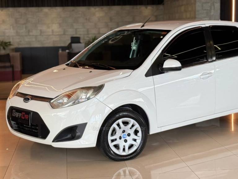 FORD - FIESTA - 2013/2014 - Branca - R$ 36.900,00