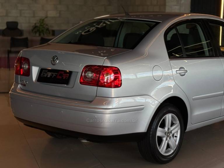 VOLKSWAGEN - POLO SEDAN - 2007/2007 - Prata - R$ 37.900,00