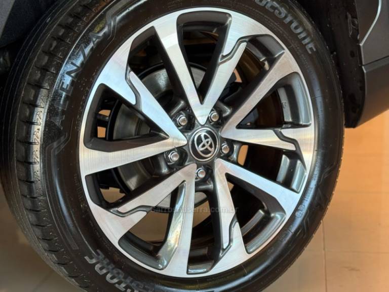 TOYOTA - COROLLA - 2021/2022 - Cinza - R$ 139.900,00