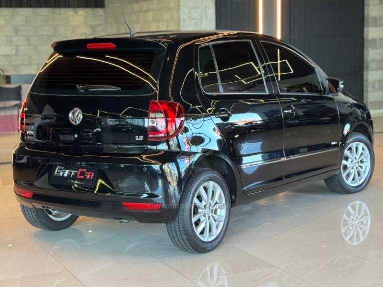 VOLKSWAGEN - FOX - 2013/2013 - Preta - R$ 42.900,00