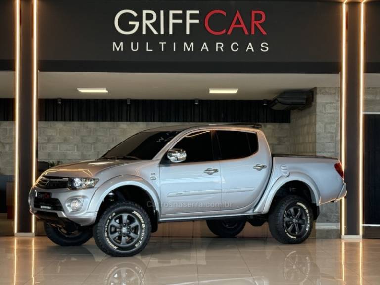 MITSUBISHI - L200 TRITON - 2016/2017 - Prata - R$ 149.900,00