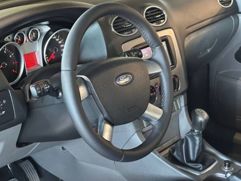 FORD - FOCUS - 2012/2013 - Prata - R$ 44.900,00