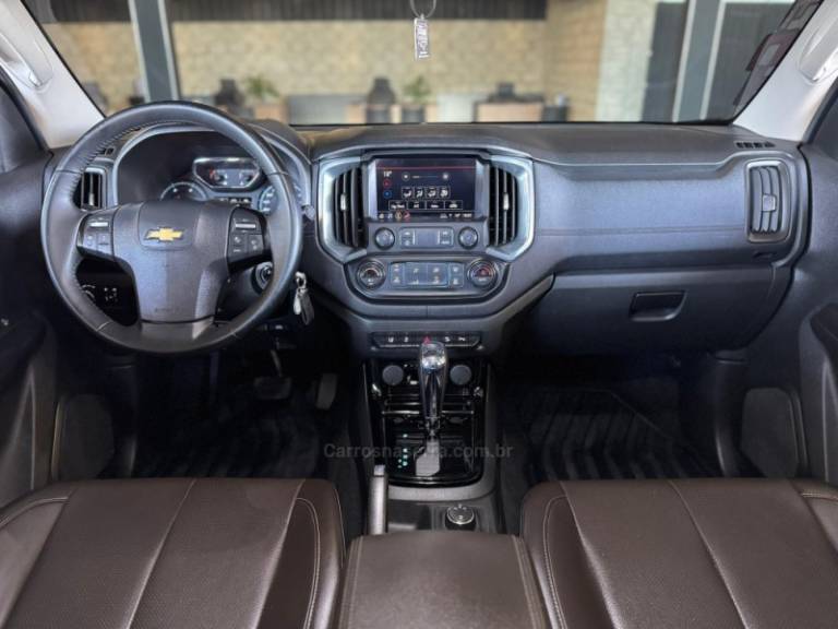 CHEVROLET - S10 - 2021/2022 - Preta - R$ 203.900,00