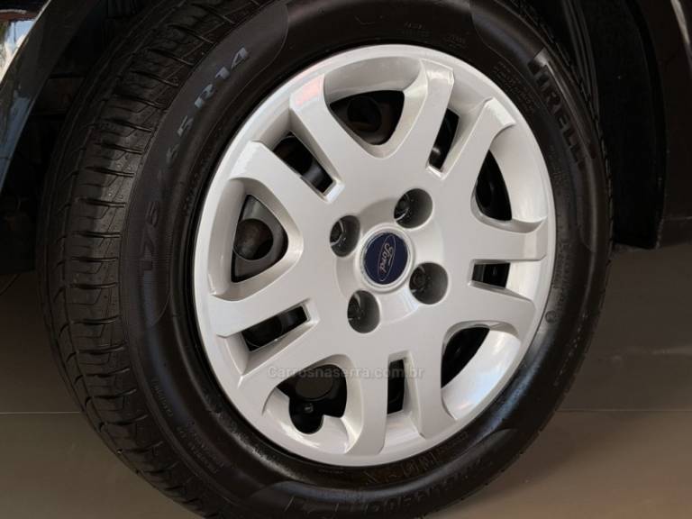 FORD - FIESTA - 2010/2011 - Preta - R$ 28.900,00