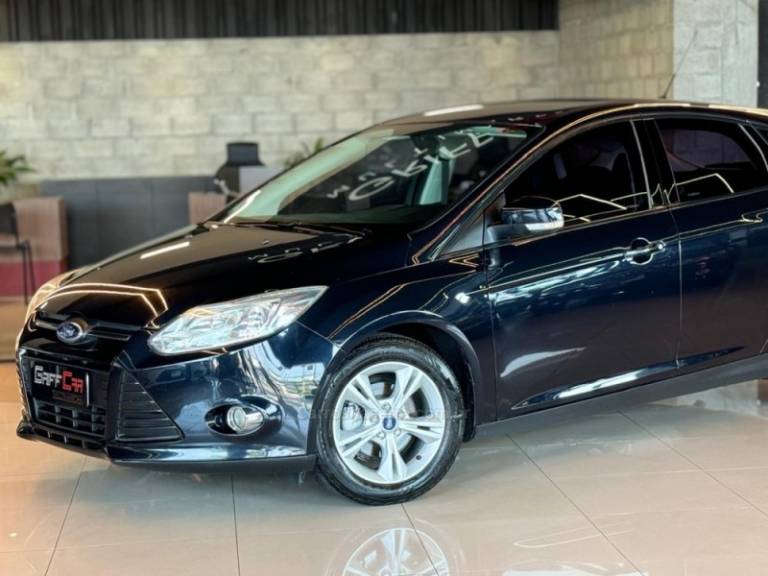 FORD - FOCUS - 2014/2015 - Preta - R$ 53.900,00