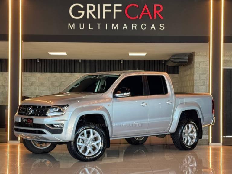 VOLKSWAGEN - AMAROK - 2017/2018 - Prata - R$ 147.900,00