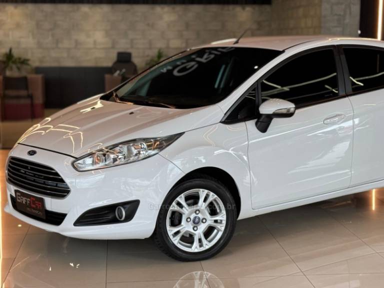 FORD - FIESTA - 2013/2014 - Branca - R$ 44.900,00